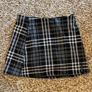 American Eagle Outfitters Black and White Plaid Mini Skirt